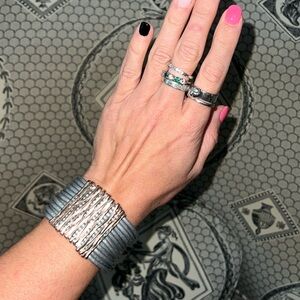 Magnetic clasp cuff